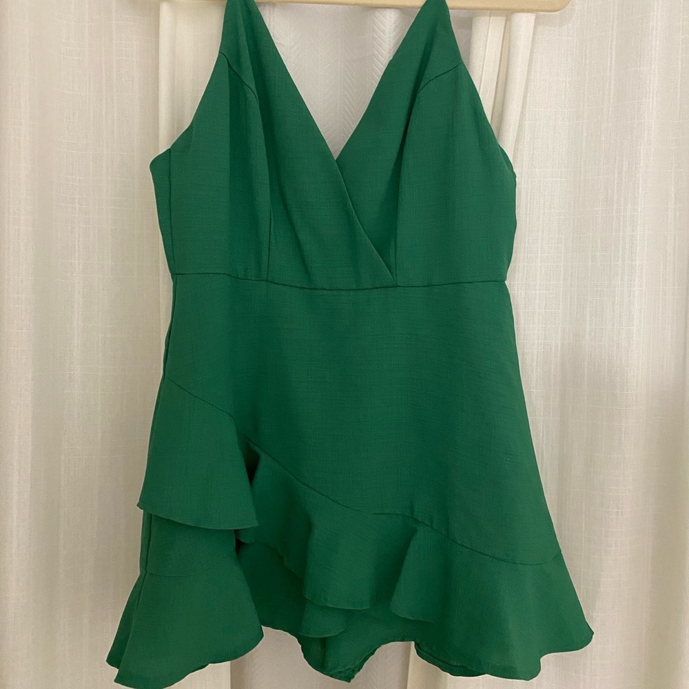 Green boutique romper never worn! Size medium